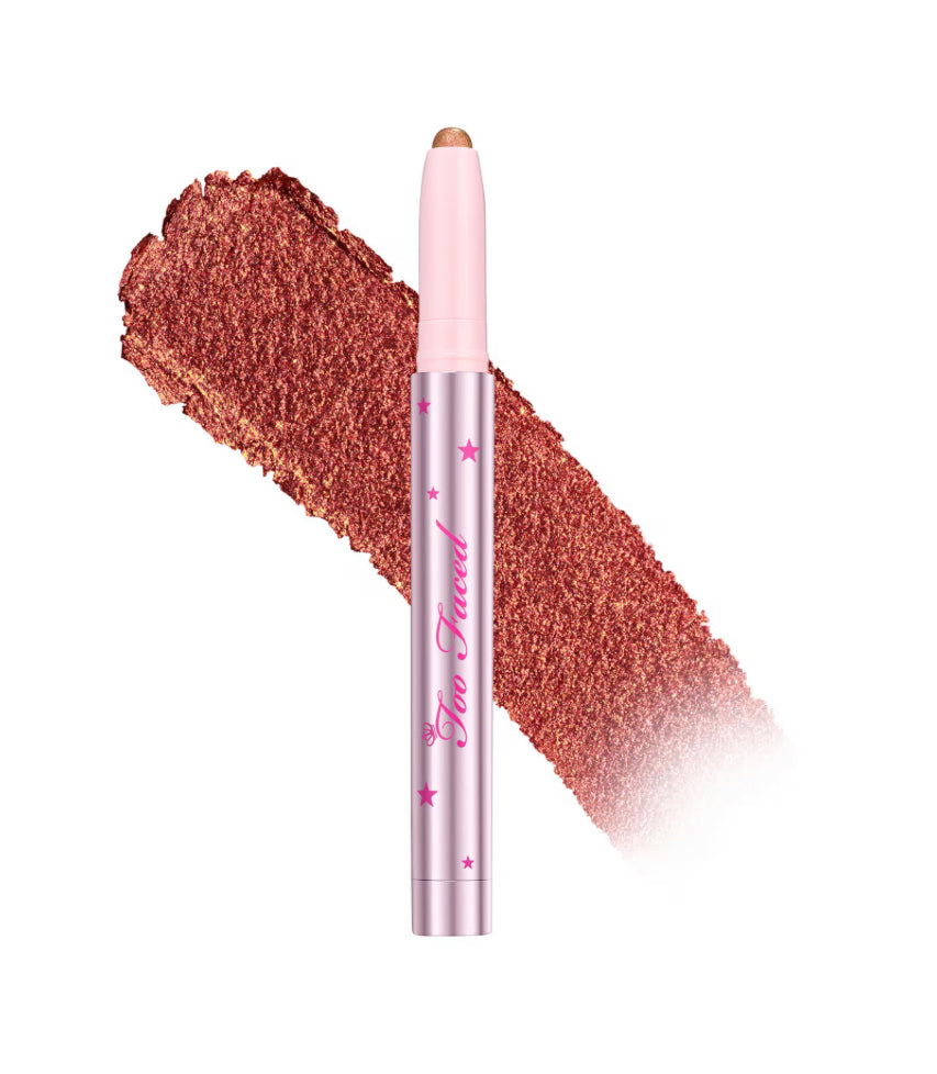 Too Faced Quickie Queen – Sombra Cremosa en Stick (1.5 g)