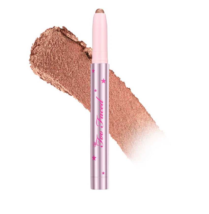Too Faced Quickie Queen – Sombra Cremosa en Stick (1.5 g)